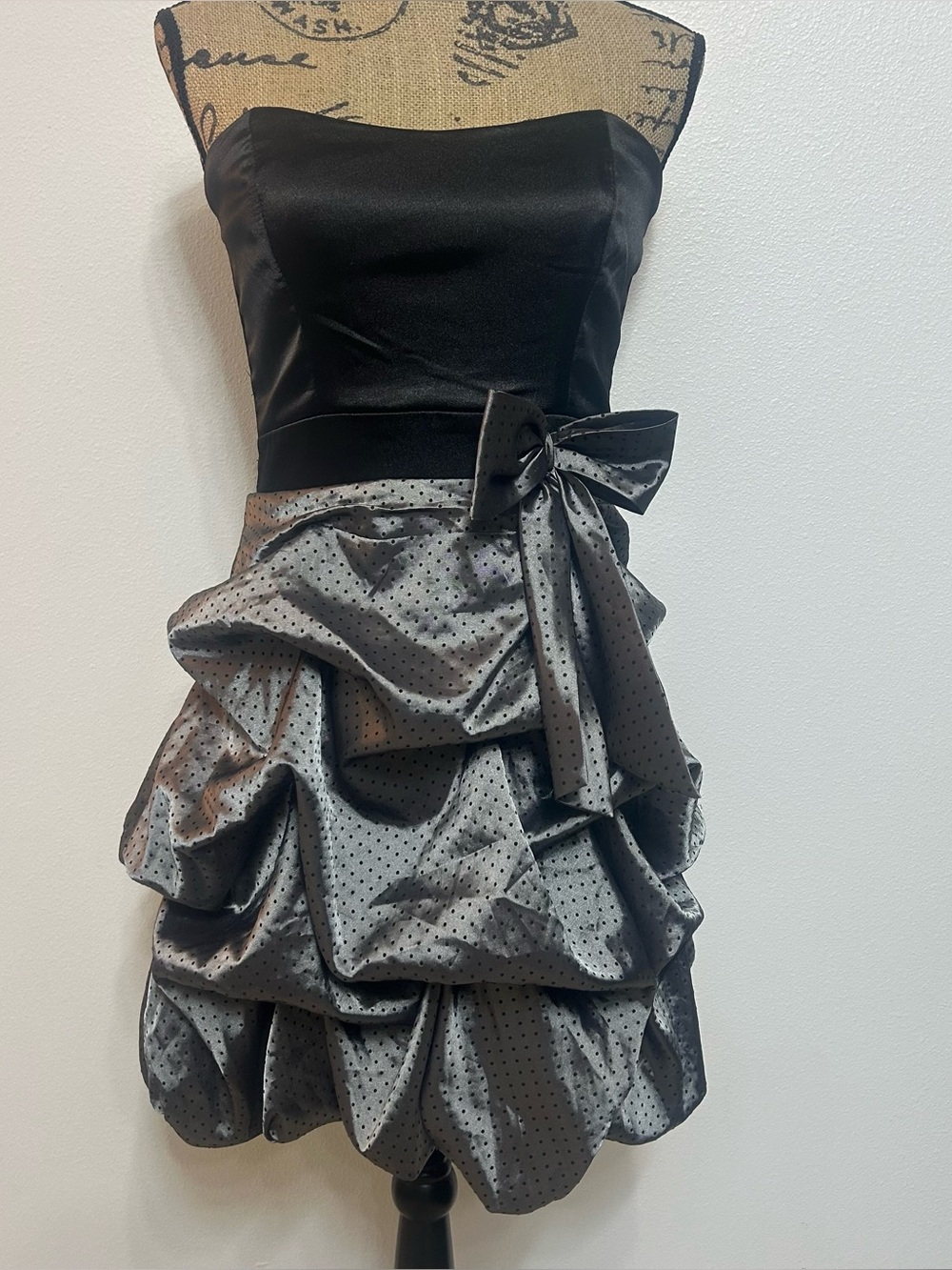 Trixxi formal women’s strapless dress size 7